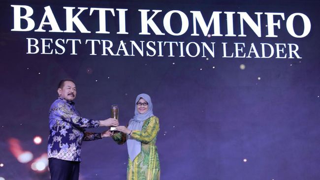 Dirut BAKTI Kominfo Sabet Penghargaan Best Transition Leader