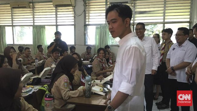 Gibran Lihat Uji Coba Makan di SMA 70 Jakarta: Menu Ini Paling Mewah