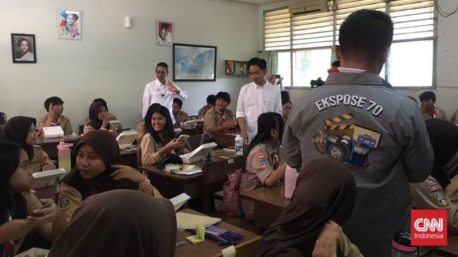 Heru Budi Uji Coba Makan Bergizi Gratis di SMAN 70, Gibran Hadir