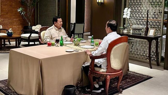 Jokowi Posting Foto Dinner Bareng Prabowo: Tidak Terasa Dua Jam Lebih