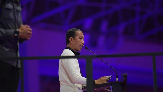 Jokowi Puji Atlet Disabilitas di Pembukaan Peparnas 2024