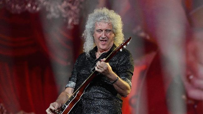 Brian May Pamer Balik Main Gitar Usai Alami Stroke