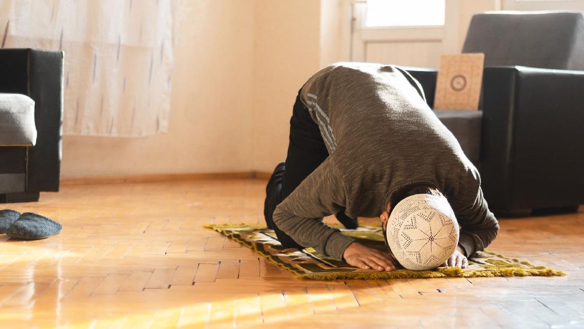 Pengertian, Tata Cara, Bacaan, dan Hikmah Melakukan Sujud Sahwi