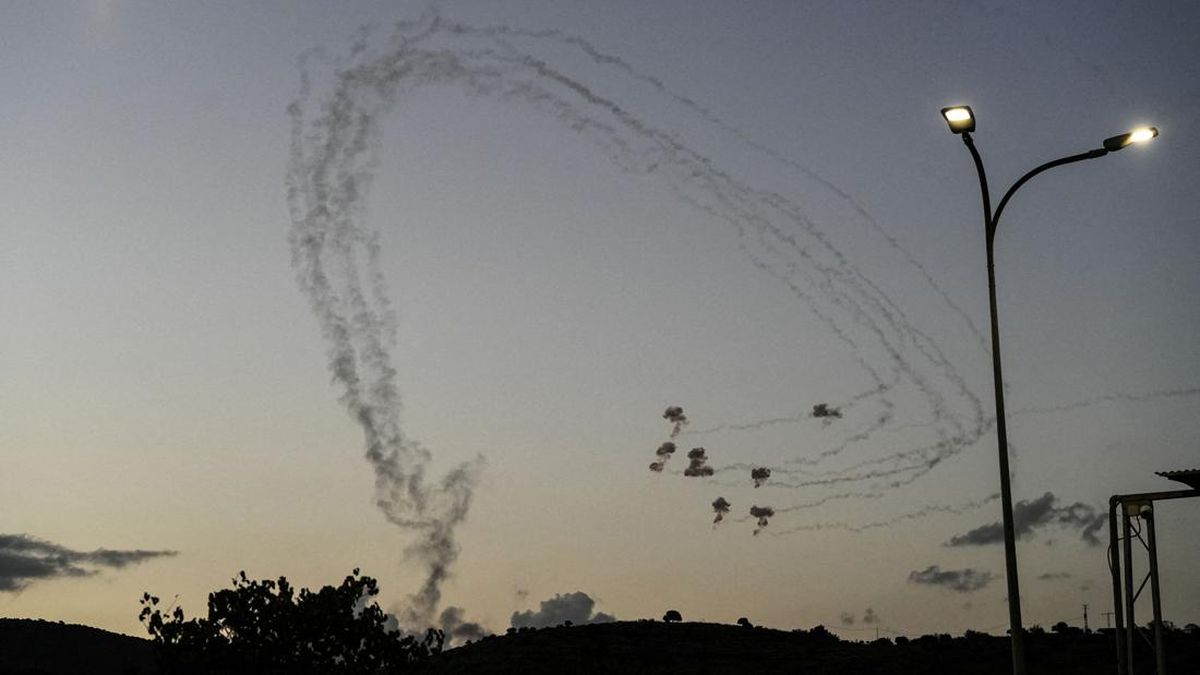 Hizbullah Serang Pangkalan Intelijen Dekat Tel Aviv, Sirene Menyala