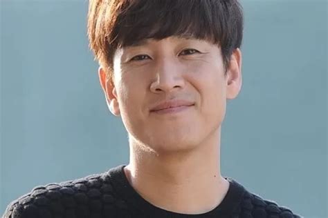 Aktor Korea Song Young Kyu Ditemukan Tewas di Dalam Mobil