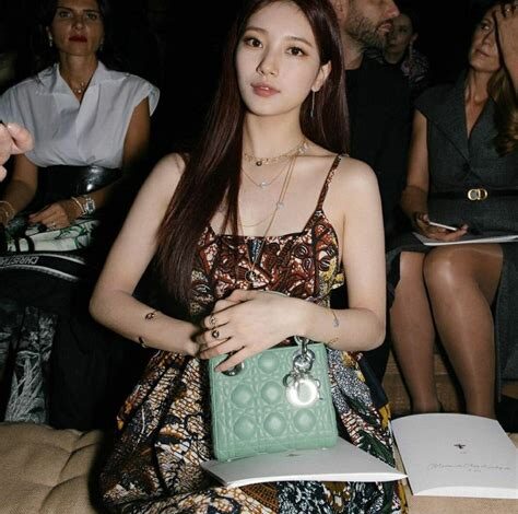 Hadiri Paris Fashion Week, Ini Gaya Keren Bae Suzy, Park Bo Gum, dan V BTS