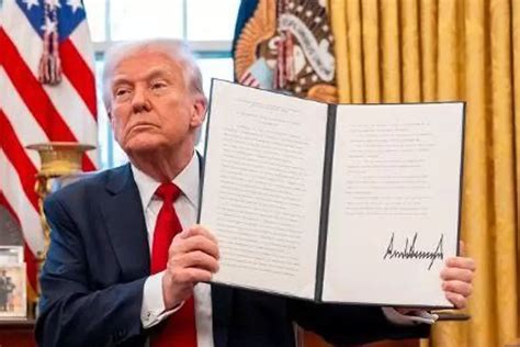 Indonesia Berisiko Alami Resesi Setelah Donald Trump Berlakukan Tarif Impor Naik 32 Persen